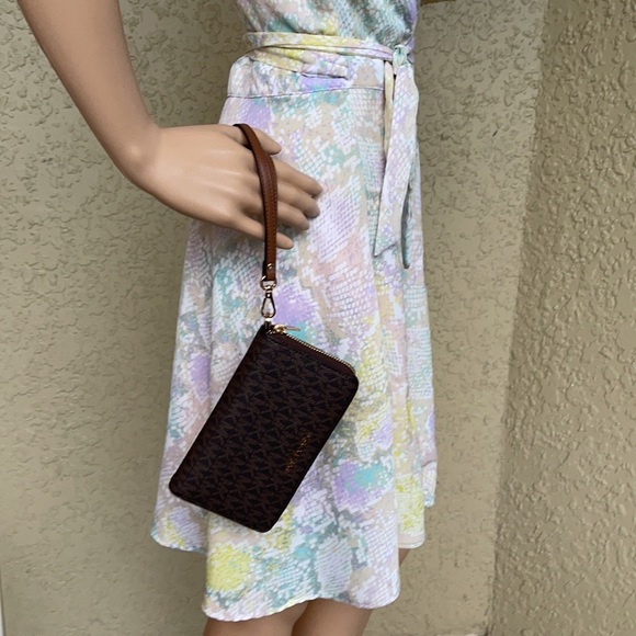 Michael Kors Jet Set Travel LG Flat MF Phone Case - Picture 9 of 16